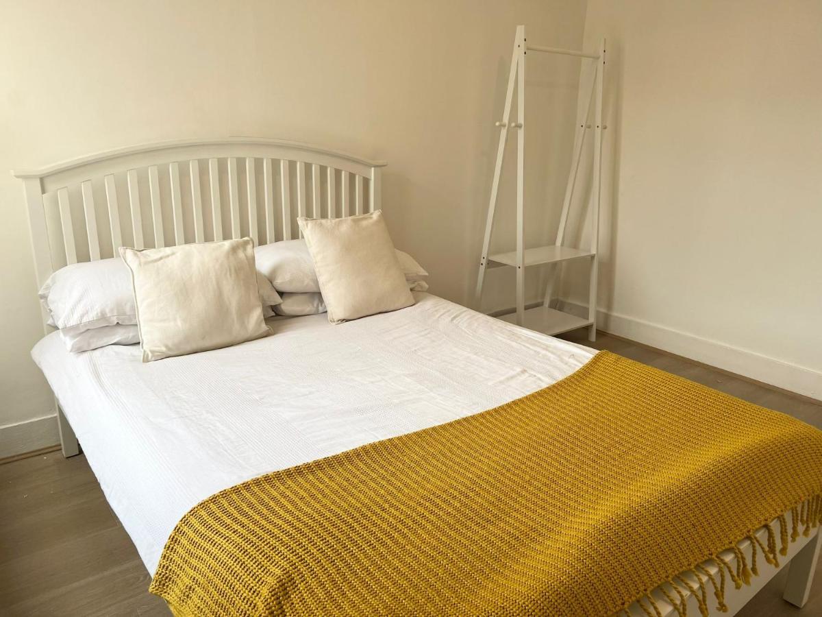 The Leyton Oasis Hotel Лондон Екстериор снимка