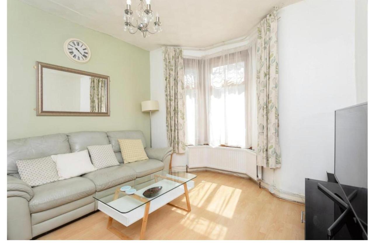 The Leyton Oasis Hotel Лондон Екстериор снимка