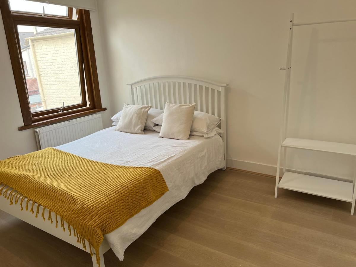 The Leyton Oasis Hotel Лондон Екстериор снимка