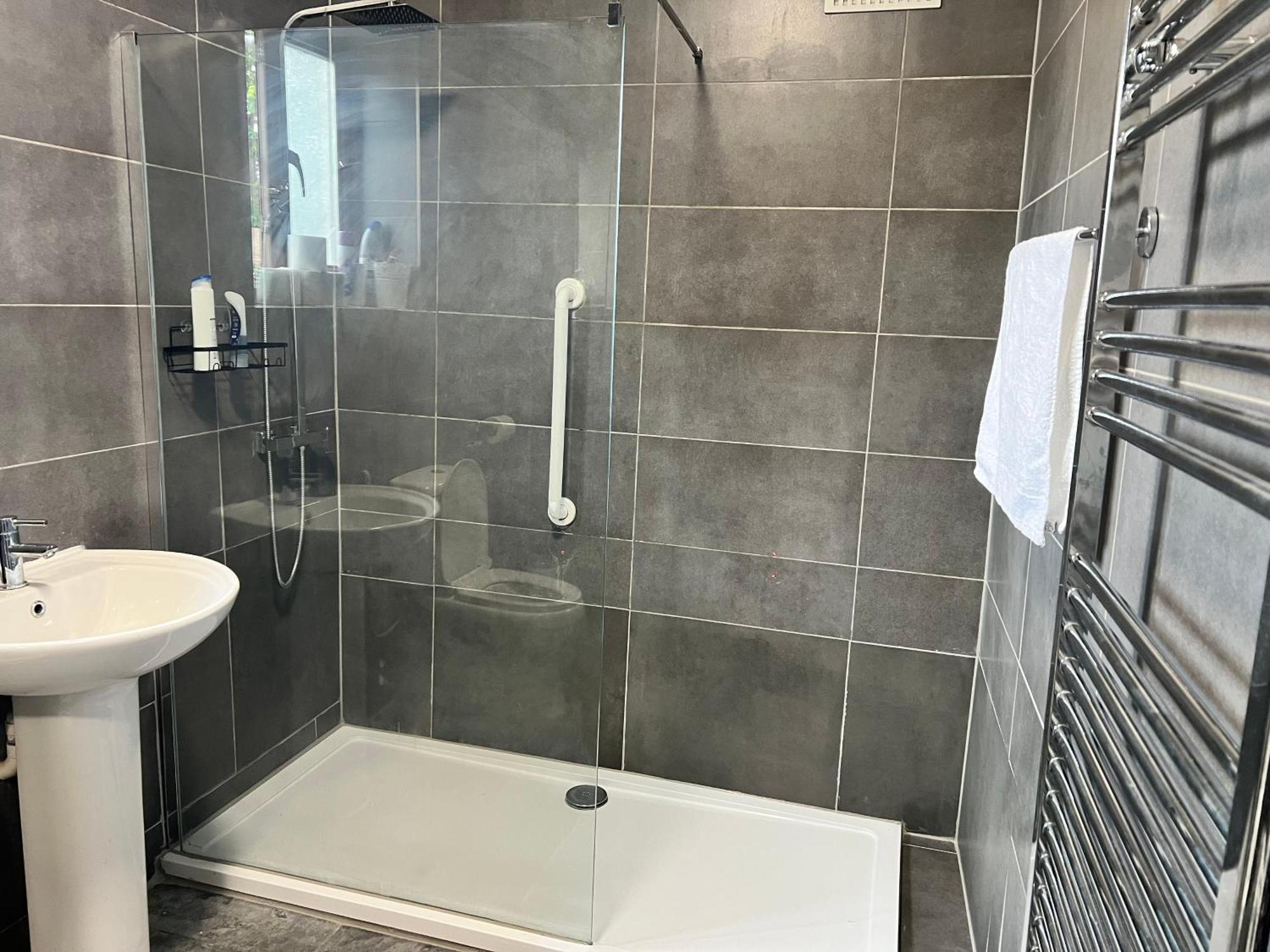 The Leyton Oasis Hotel Лондон Екстериор снимка
